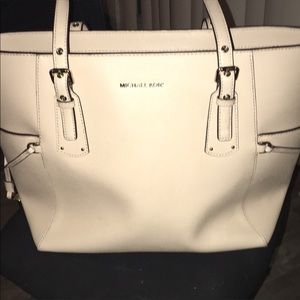 MK BEIGE TAN VOYAGER TOTE